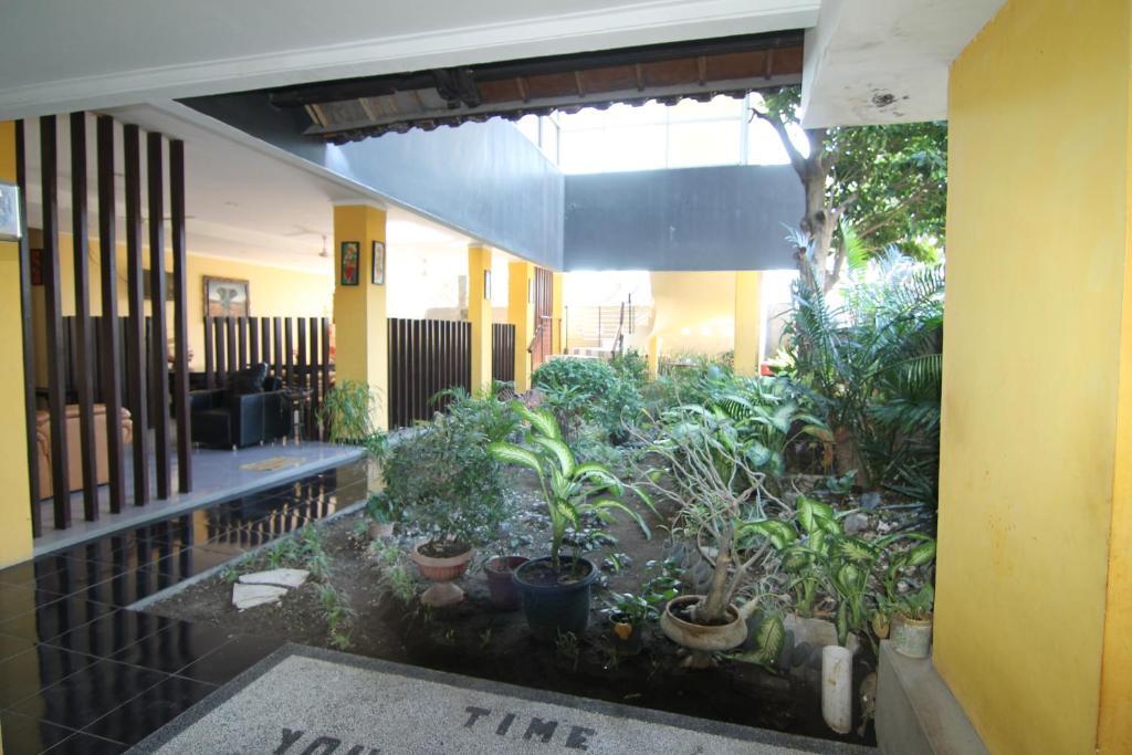 Ct1 Bali Bed & Breakfast Кута Экстерьер фото